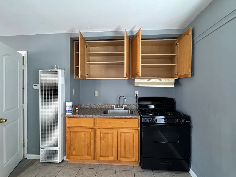 Laurel Ave — Photo 3