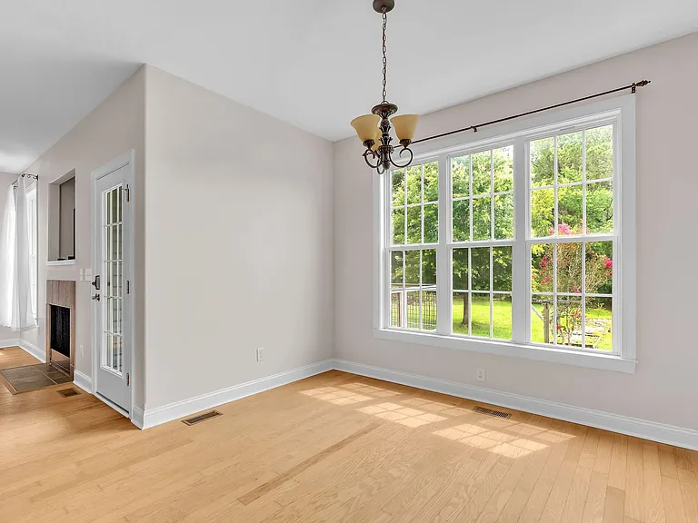 210 Raven Ridge Ct — Photo 10
