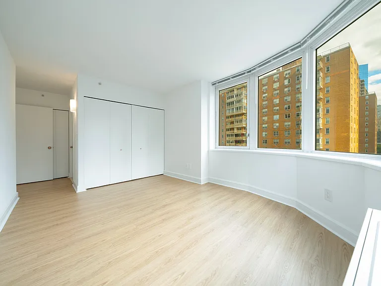 140 Riverside Blvd #1527 — Photo 9