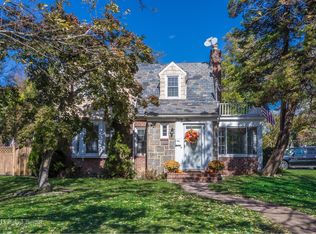 55 Atlas Ave, Malverne, NY 11565