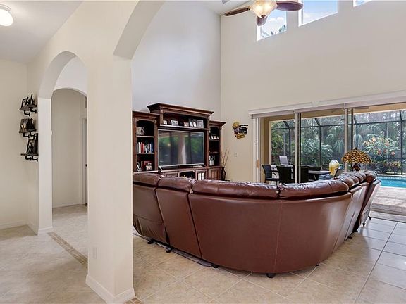 5th image of 2481 Carnation Ct