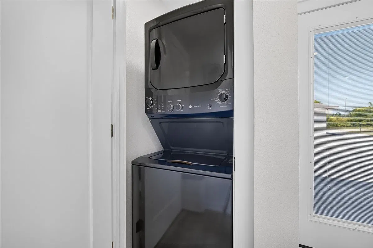 1 bed, 1.0 bath, 400 sqft, $2,000 — Photo 3