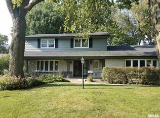 12 Oakbrook Pl, Bettendorf, IA 52722