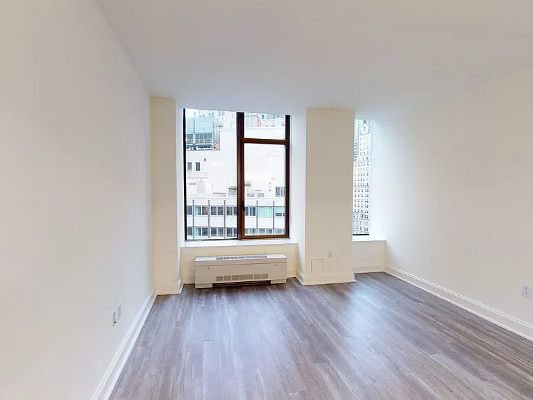 10 Hanover Square — Photo 86