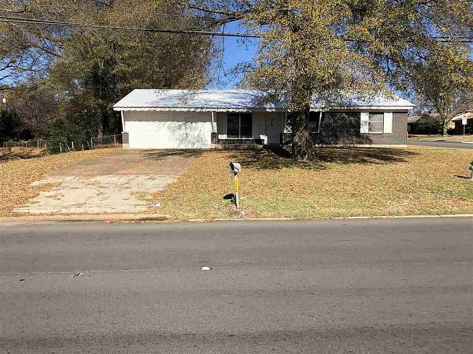1st image of 3295 Clarksville St