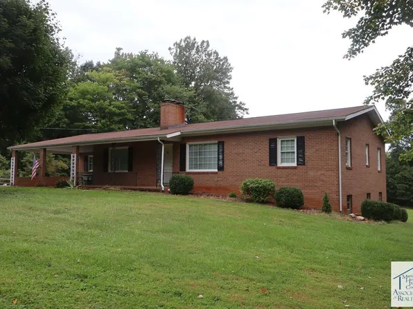 750 Woodland Dr, Stuart, VA 24171