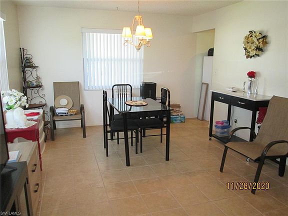 4th image of 42 Desert Candle Cir
