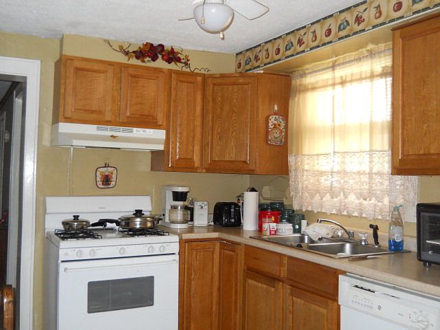 2nd image of 2818 Allen St