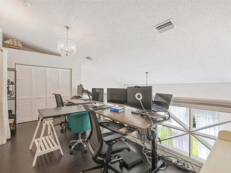 4265 Brentwood Park Cir — Photo 17