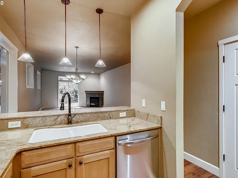 1402 Parrish St — Photo 7