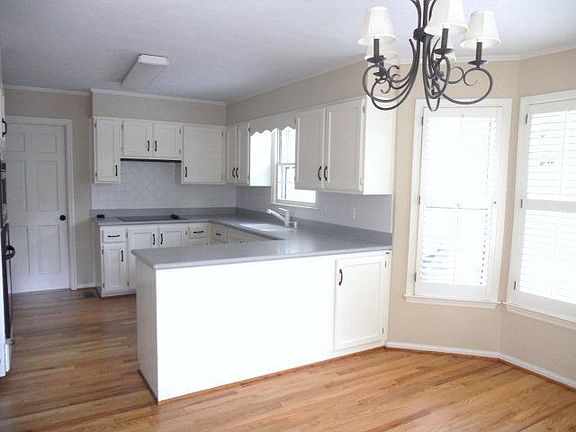 3rd image of 1911 Green Forest Dr