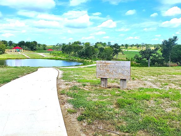 5th image of 15 Edgewater Way