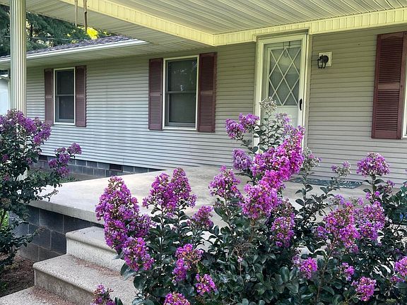 2nd image of 155 Quarry Rd