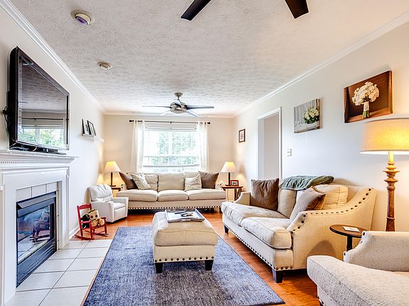 5th image of 4011 Montserrat Ln