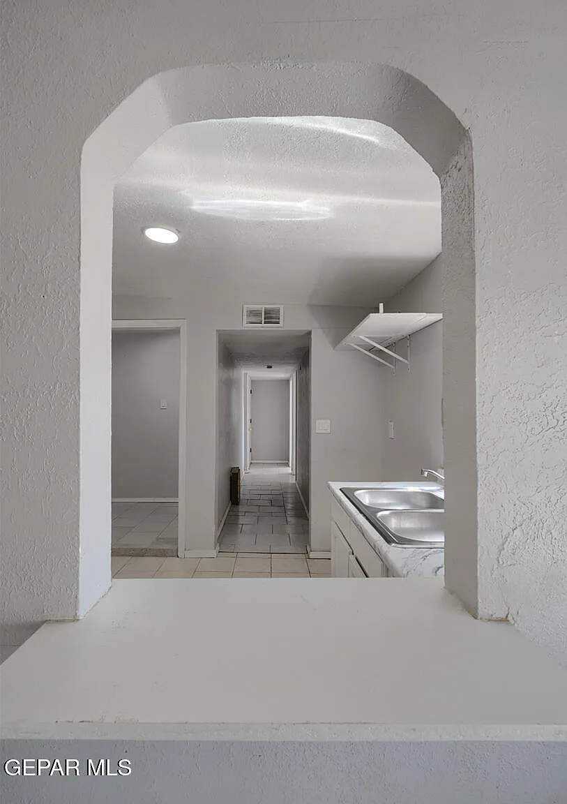 2 bed, 1.0 bath, 700 sqft, $800 — Photo 4