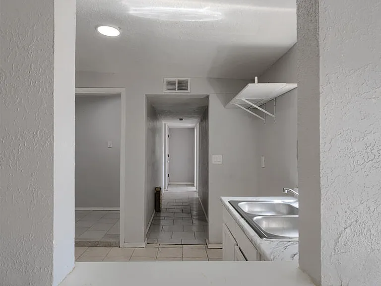 10368 Potencia Dr #B — Photo 4
