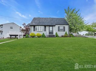 99 Crestview Rd, Fords, NJ 08863