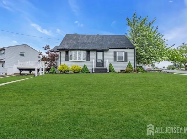 99 Crestview Rd, Fords, NJ 08863