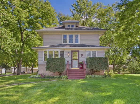 411 7th St E, Hector, MN 55342