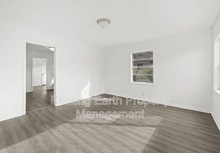 417 Athens Ave — Photo 9