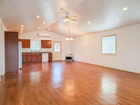 2nd image of 275 Iowa Ave