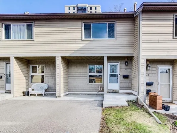 15 Green Valley Dr #27, Kitchener, ON N2P 1K7