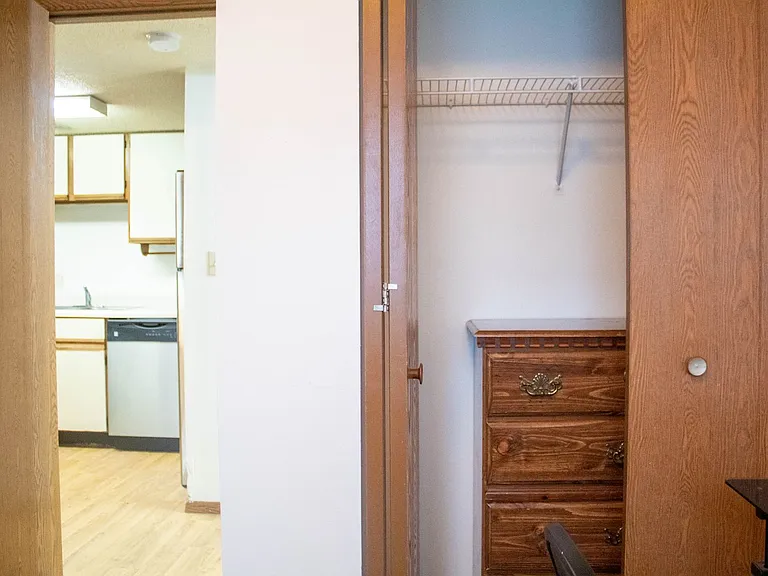 907 W Oregon St — Photo 11