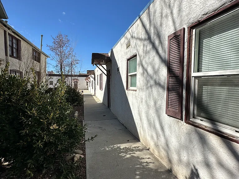 215 N Orchard Ave #5 — Photo 2