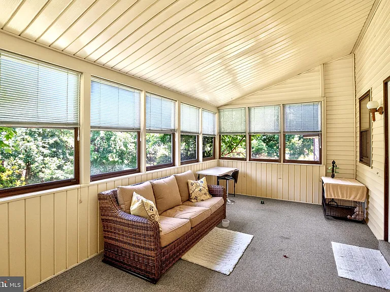 2 Merry Dell Dr — Photo 13