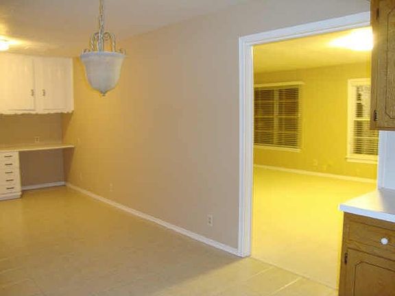 4th image of 2104 Highwood Dr