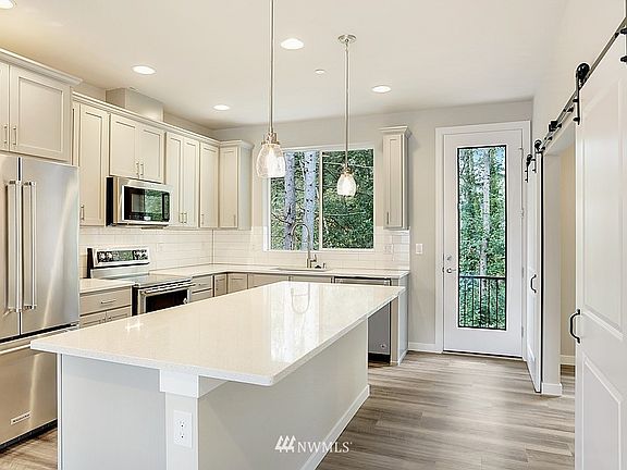 4th image of 13421 B2 Admiralty Way #32