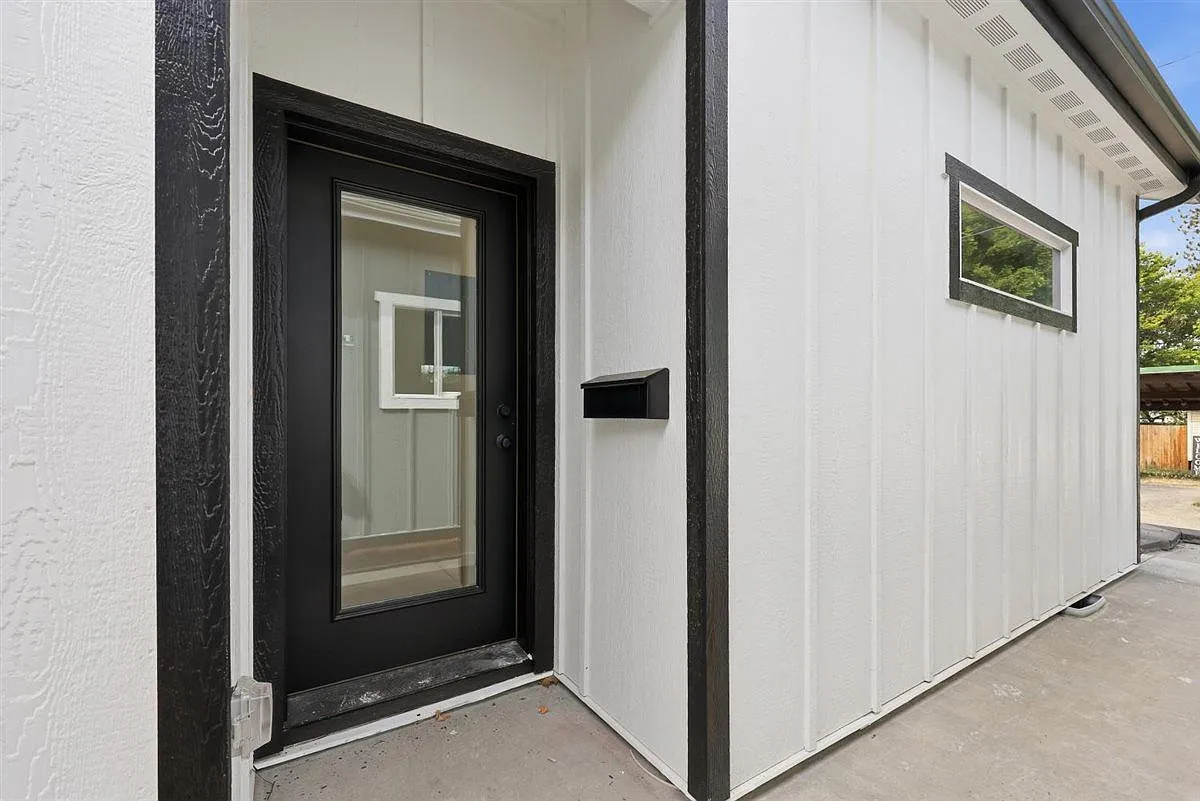 1 bed, 894 sqft, $1,495 — Photo 1