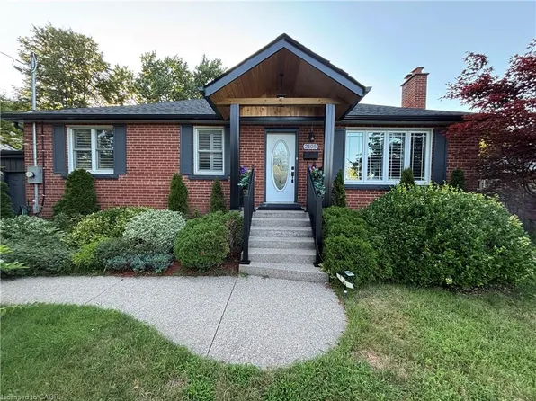2105 Maplewood Dr, Burlington, ON L7R 2C6
