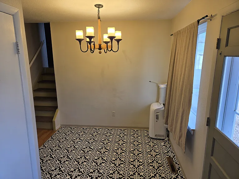837 Hayden Dr — Photo 4