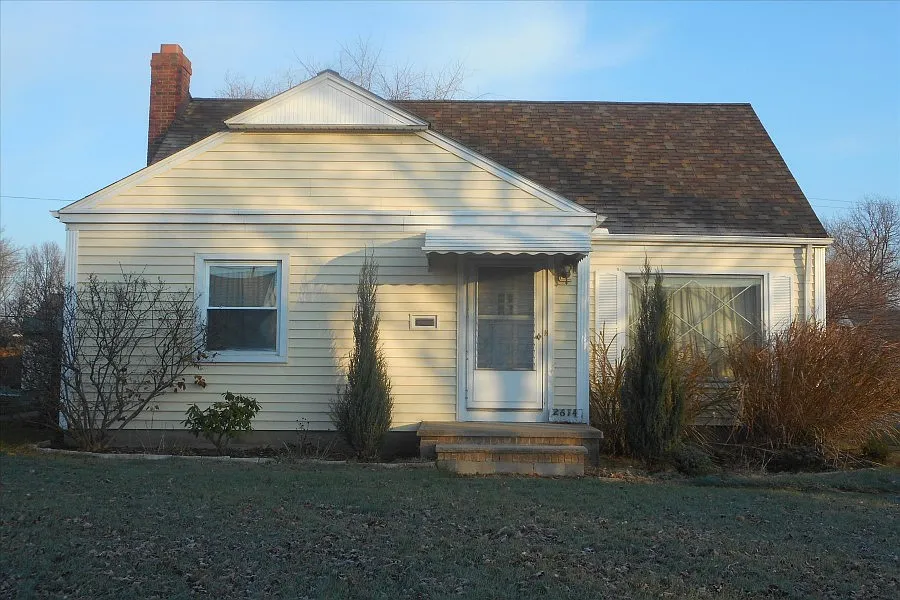 2614 Silverdale Ave photo 1