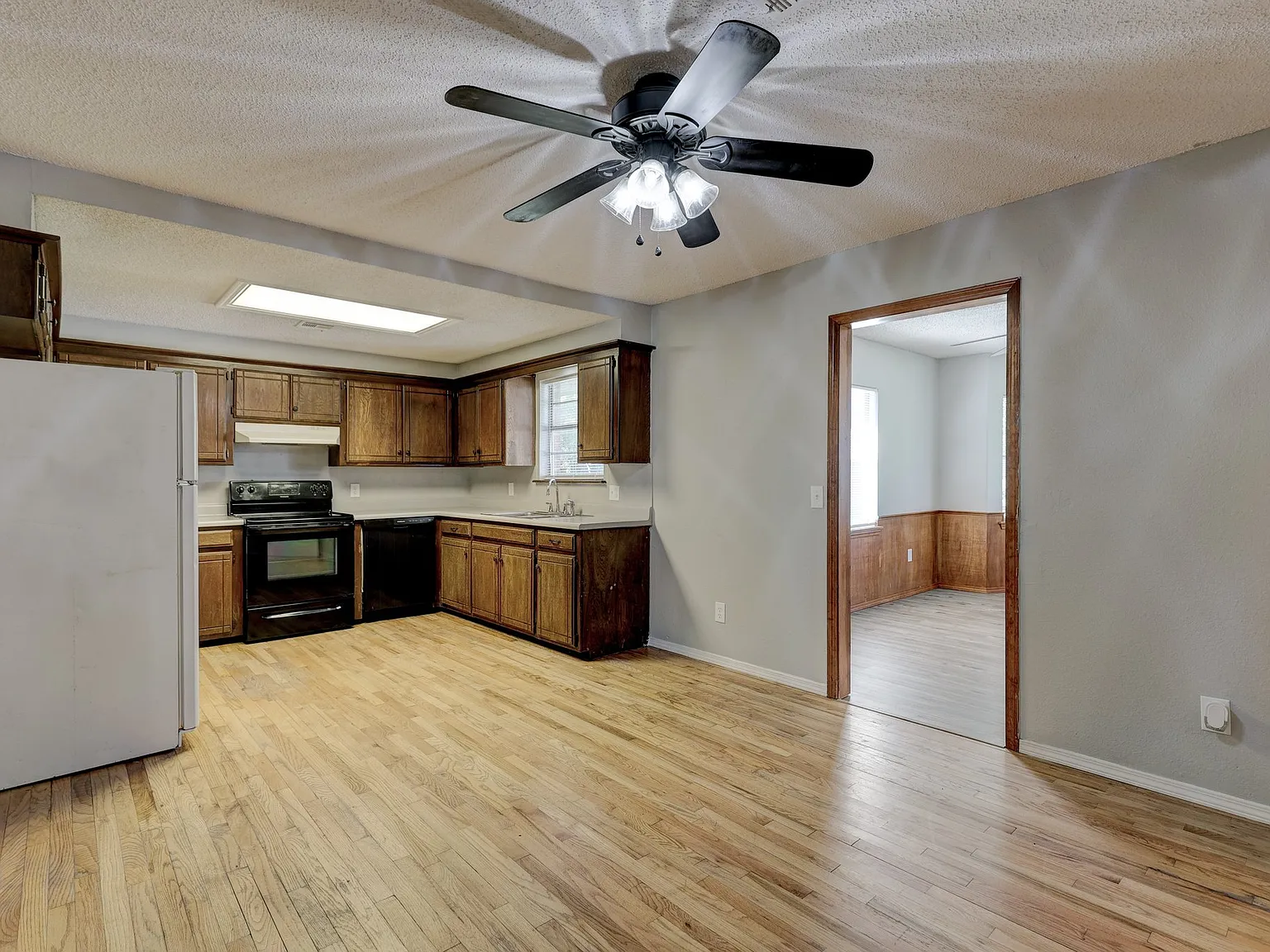 3 bed, 1215 sqft, $1,420 — Photo 4