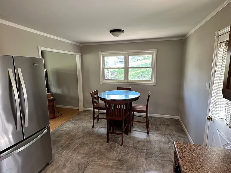 420 Hialeah Dr — Photo 4