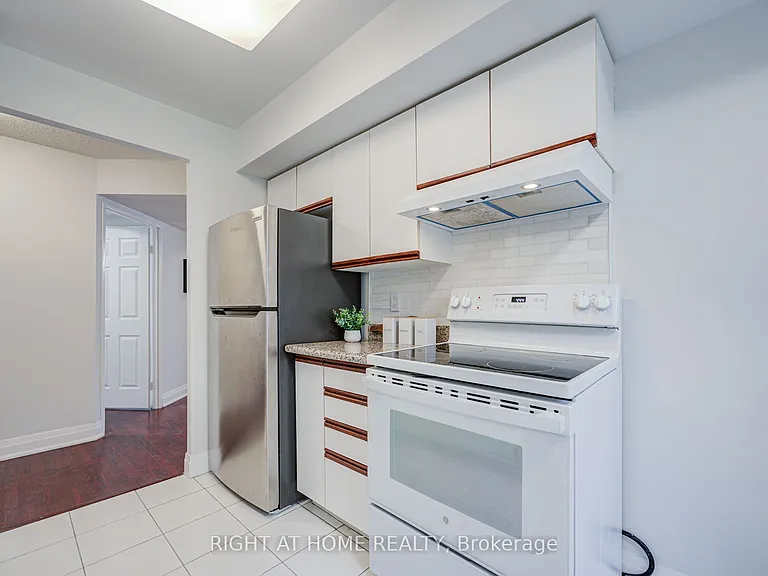 35 Empress Ave #207 — Photo 18