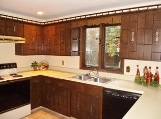 13 W Sioux Dr, Appleton, WI 54911