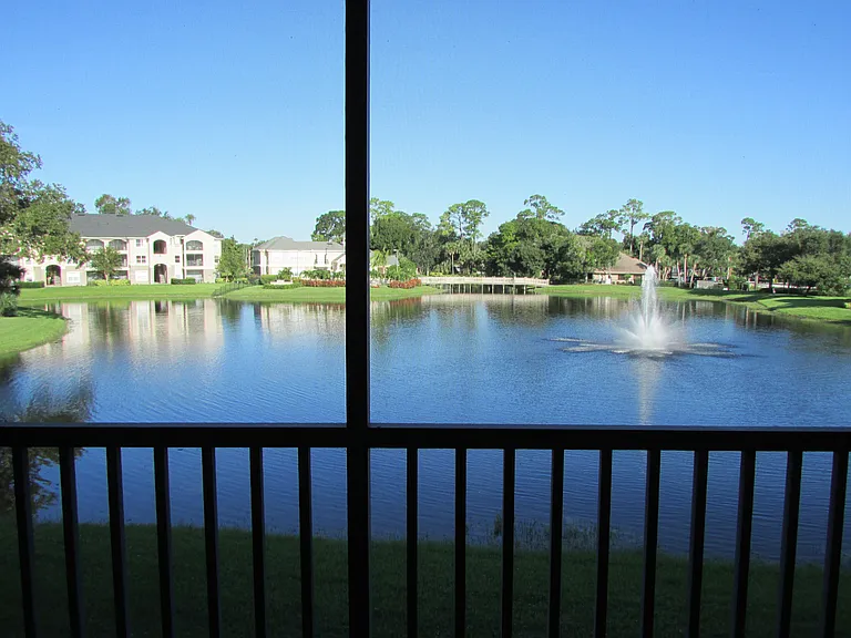 940 Village Trl #4 — Photo 38