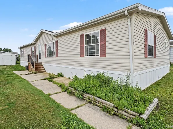 115 Fox Hound Dr, Grand Blanc, MI 48439