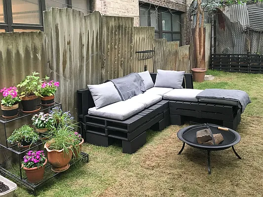 Rented by Joel Weisz, LREB | media 3