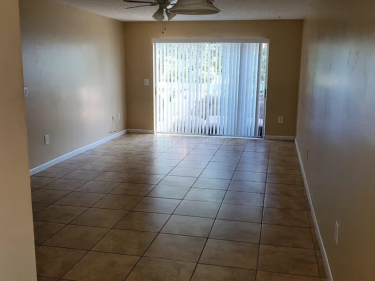 2015 S Tuttle Ave #6 — Photo 4