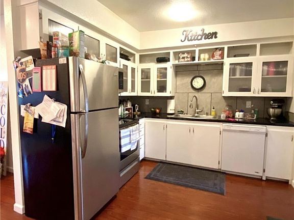 5th image of 601 4th Ave NE