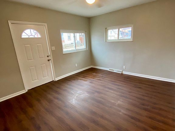 2nd image of 302 McKinney Ave APT 1