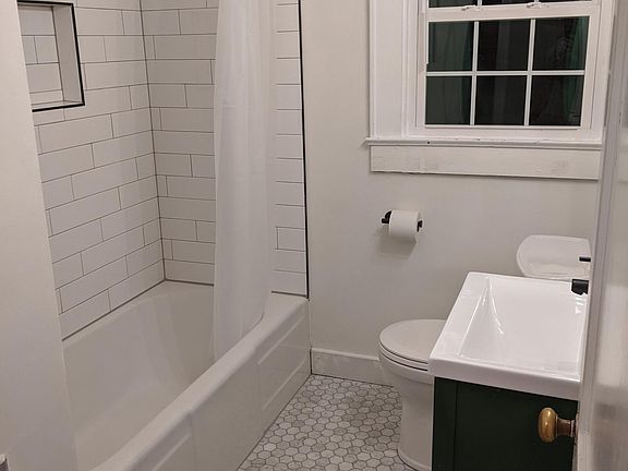 5th image of 905 Gertrude Ave