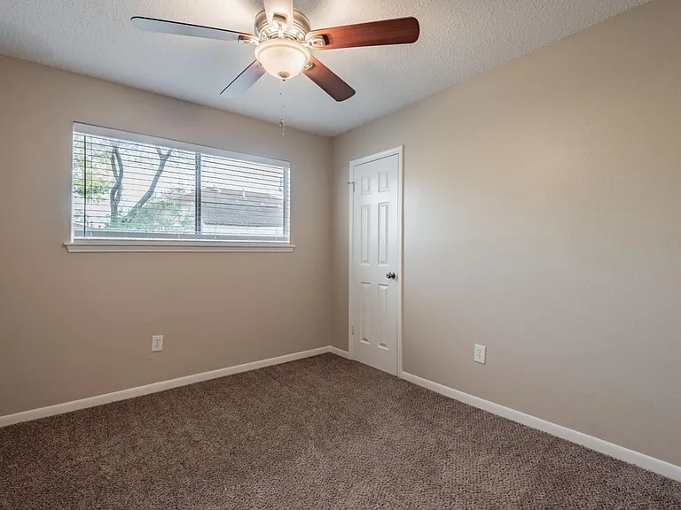 1007 Cascade Creek Dr — Photo 8