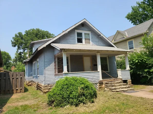 1114 E 7th Ave, Winfield, KS 67156