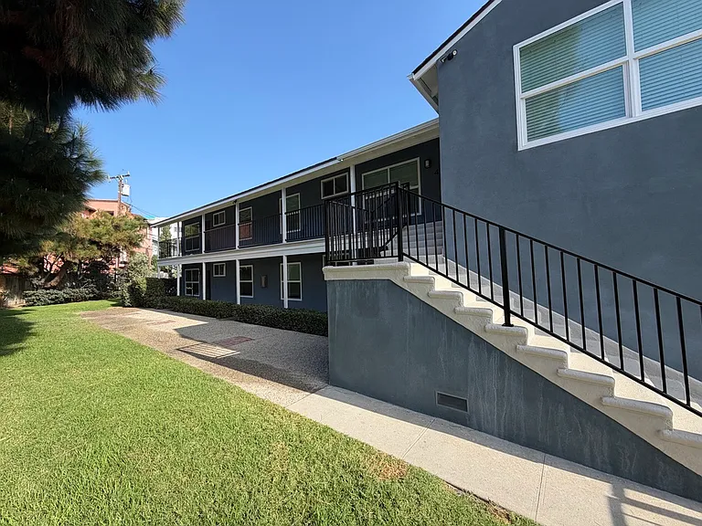 105 Vista Del Mar #4 — Photo 3