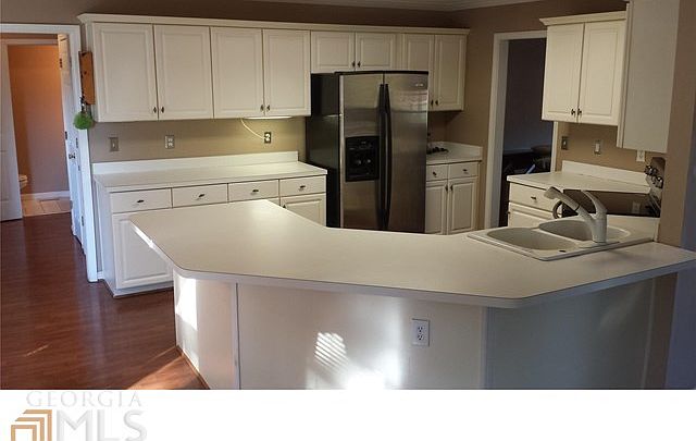 2nd image of 306 Winkfield Ln SW